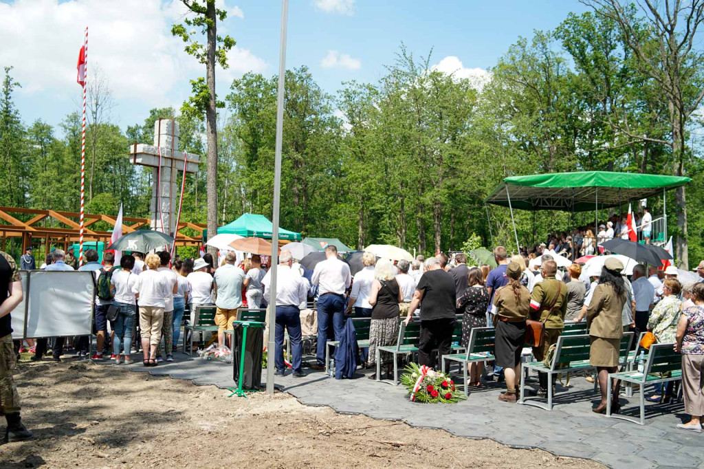 Odsłonięcie pomnika upamiętniającego żołnierzy 