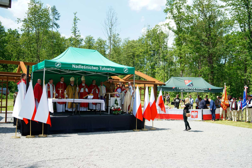 Odsłonięcie pomnika upamiętniającego żołnierzy 