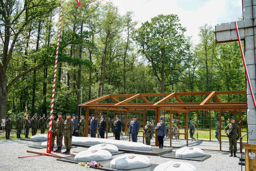 Odsłonięcie pomnika upamiętniającego żołnierzy 