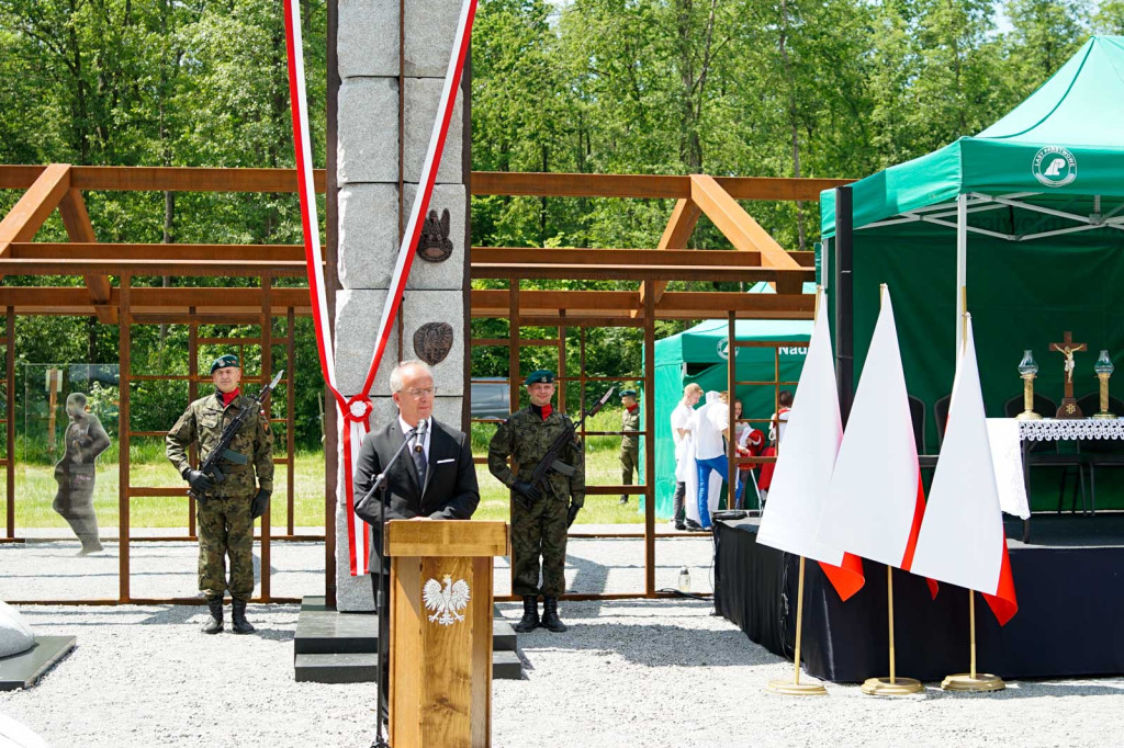 Odsłonięcie pomnika upamiętniającego żołnierzy 