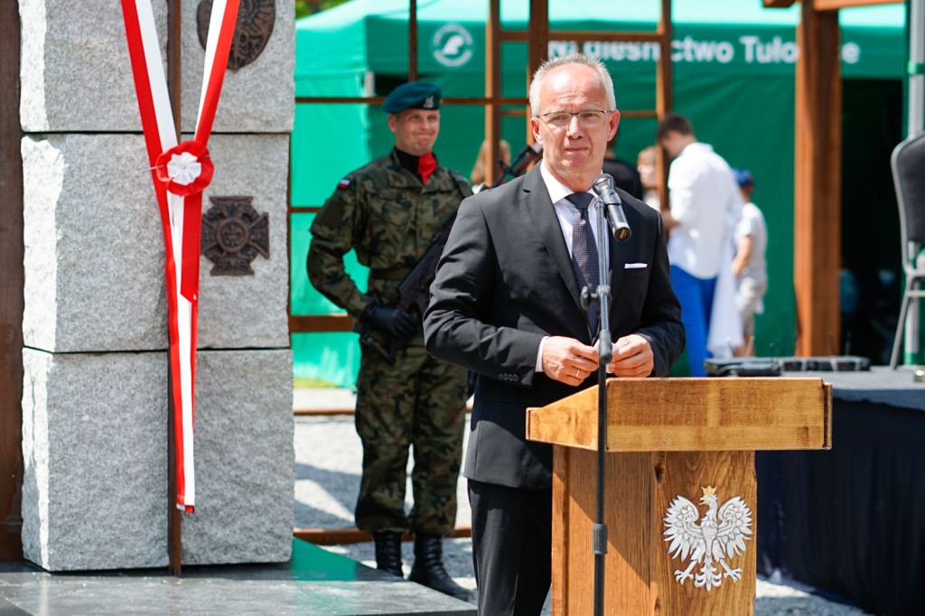 Odsłonięcie pomnika upamiętniającego żołnierzy 