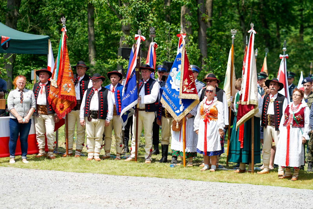 Odsłonięcie pomnika upamiętniającego żołnierzy 