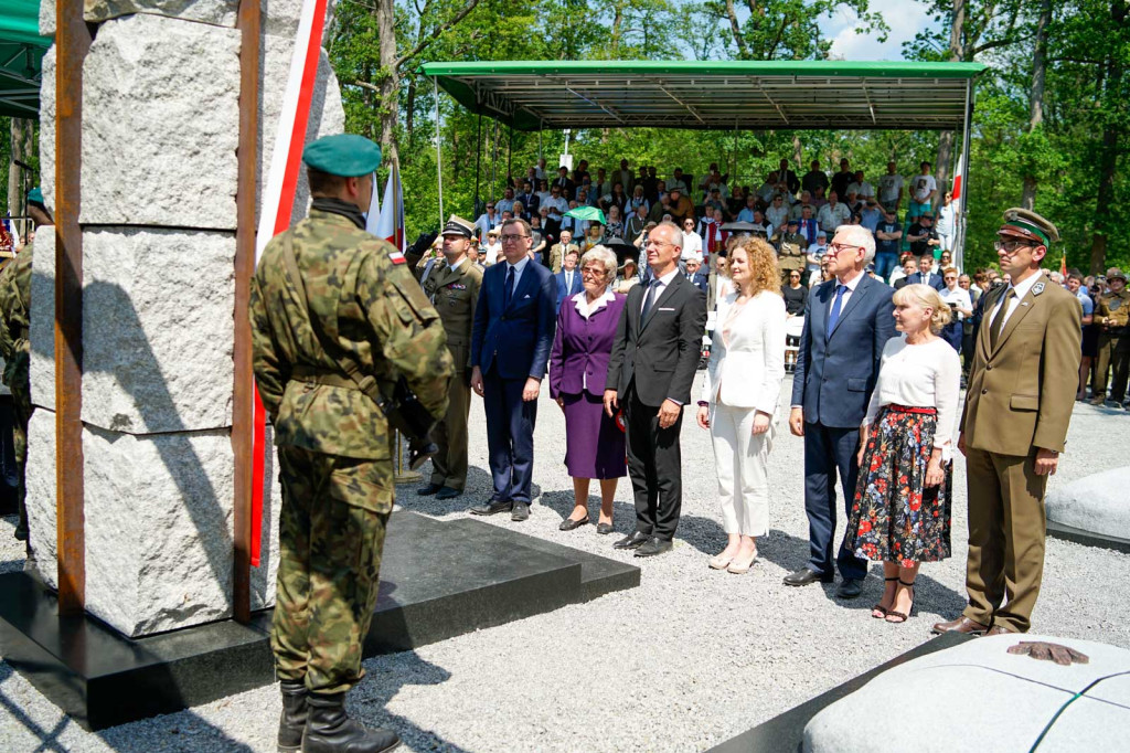 Odsłonięcie pomnika upamiętniającego żołnierzy 