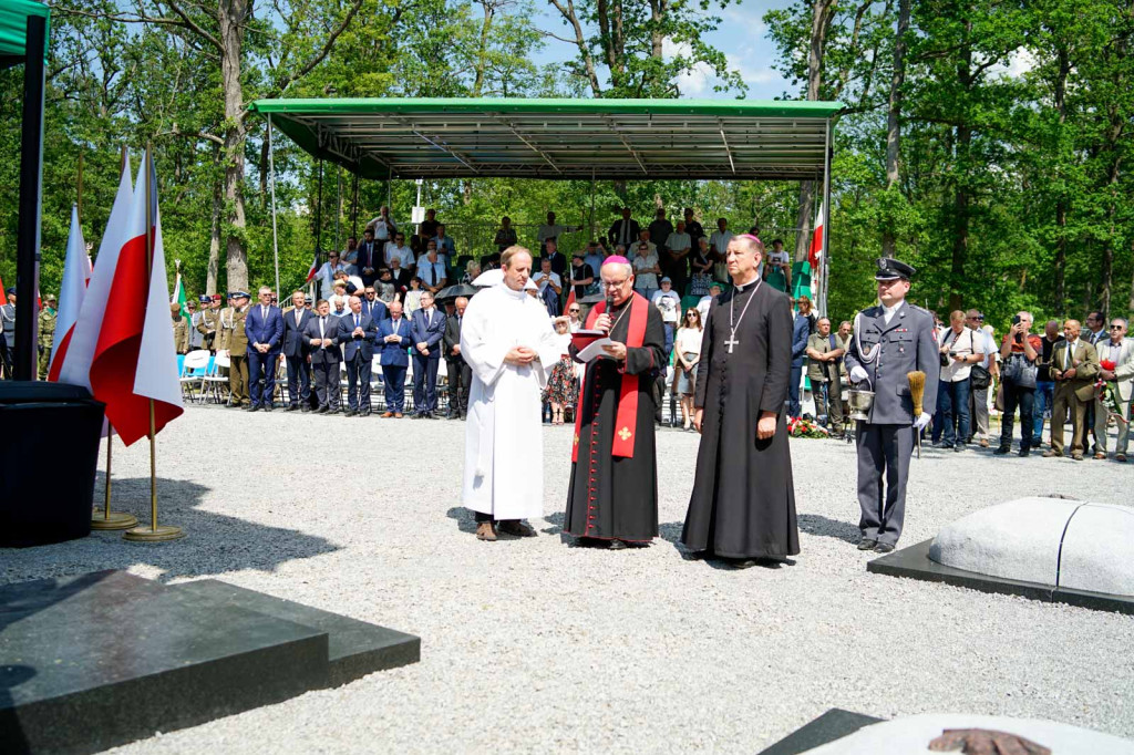 Odsłonięcie pomnika upamiętniającego żołnierzy 