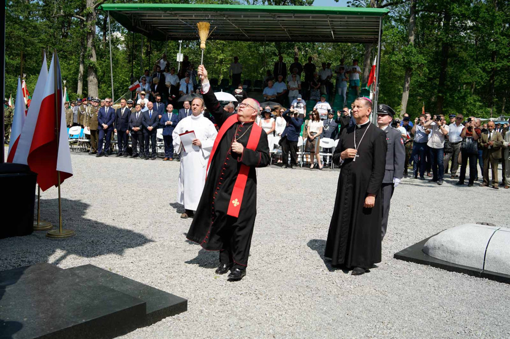 Odsłonięcie pomnika upamiętniającego żołnierzy 