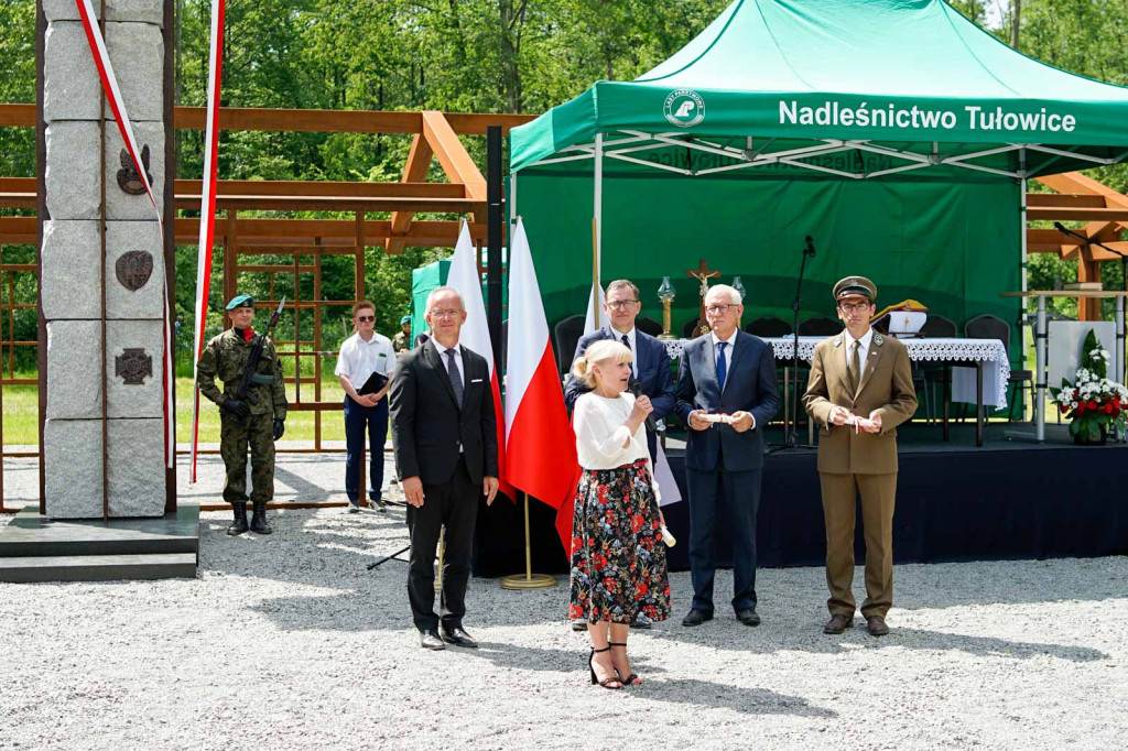 Odsłonięcie pomnika upamiętniającego żołnierzy 