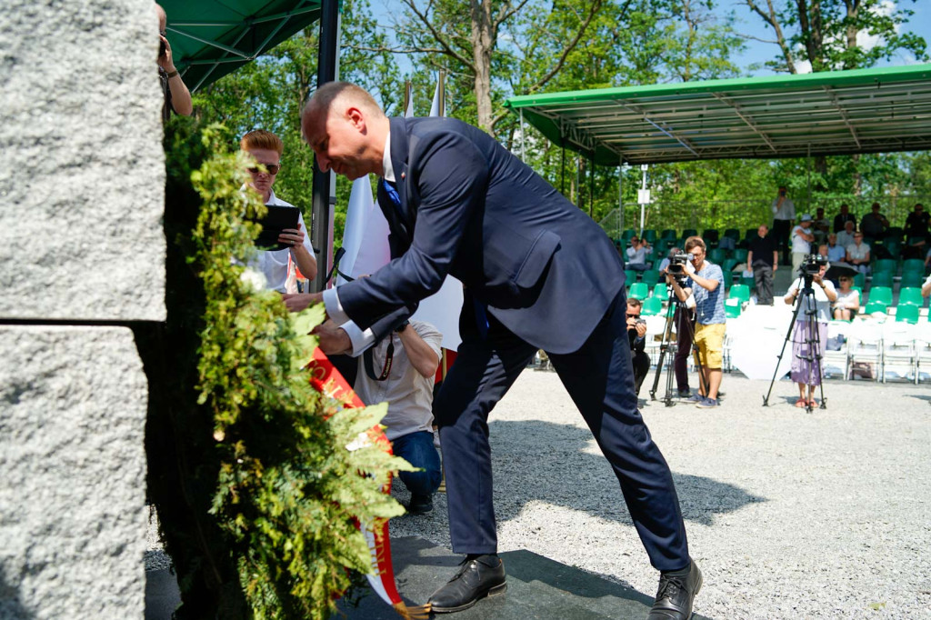 Odsłonięcie pomnika upamiętniającego żołnierzy 