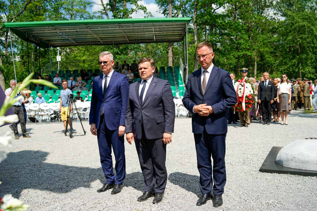 Odsłonięcie pomnika upamiętniającego żołnierzy 