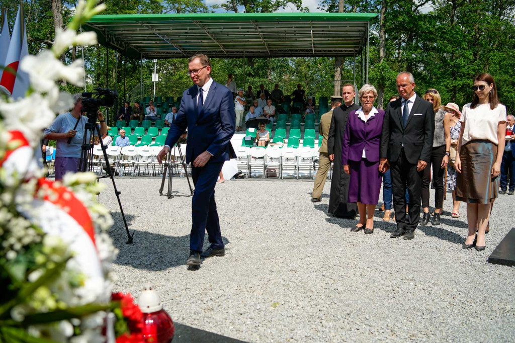 Odsłonięcie pomnika upamiętniającego żołnierzy 