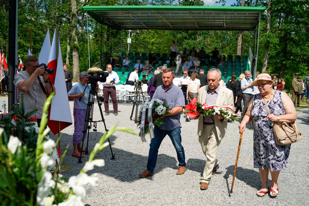 Odsłonięcie pomnika upamiętniającego żołnierzy 