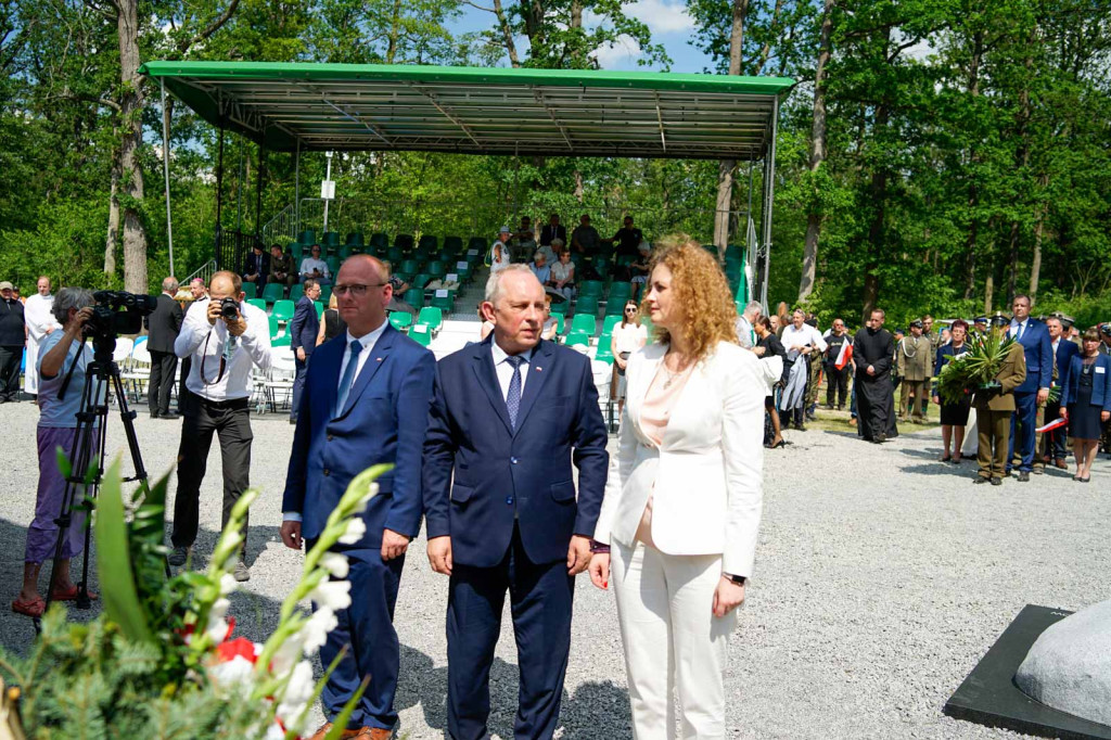 Odsłonięcie pomnika upamiętniającego żołnierzy 