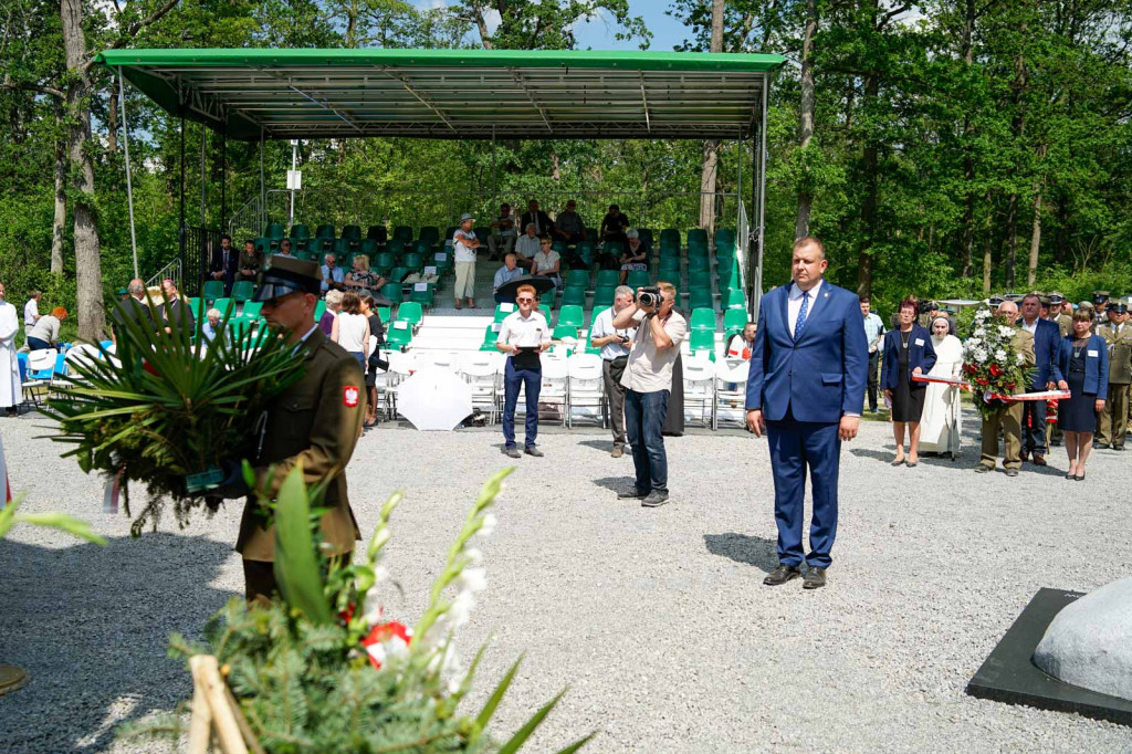 Odsłonięcie pomnika upamiętniającego żołnierzy 