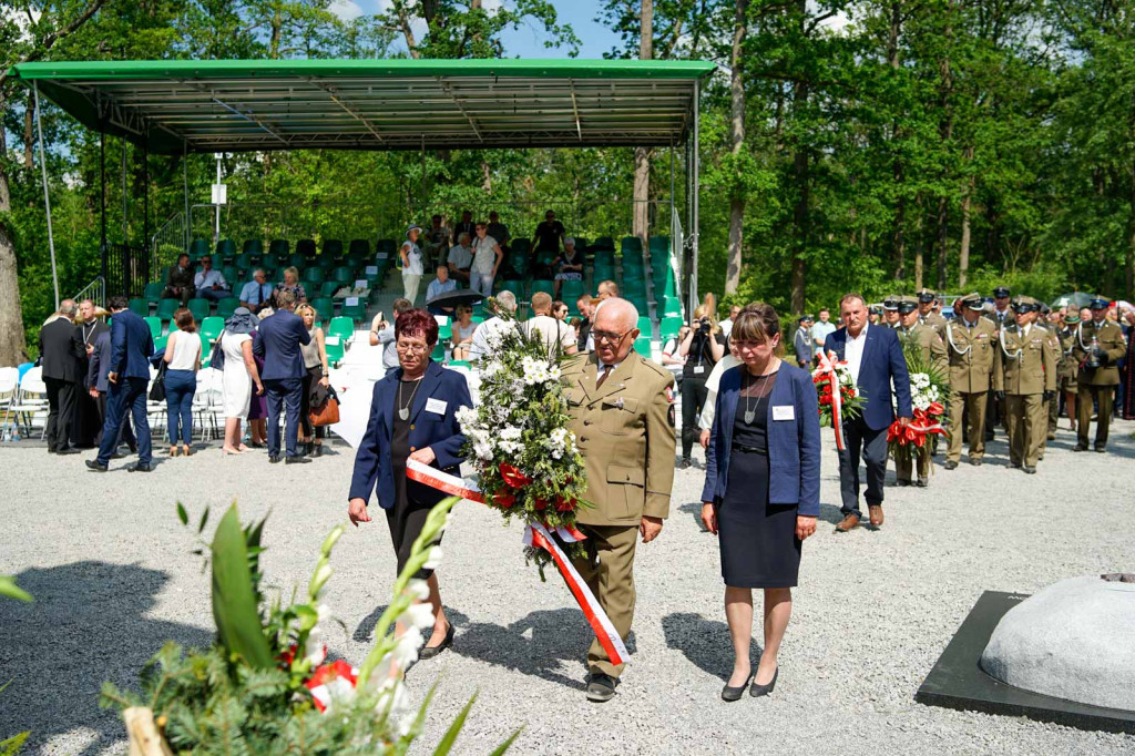 Odsłonięcie pomnika upamiętniającego żołnierzy 