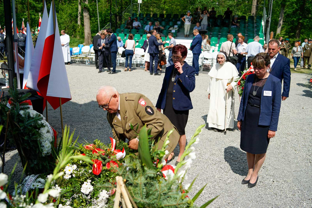 Odsłonięcie pomnika upamiętniającego żołnierzy 