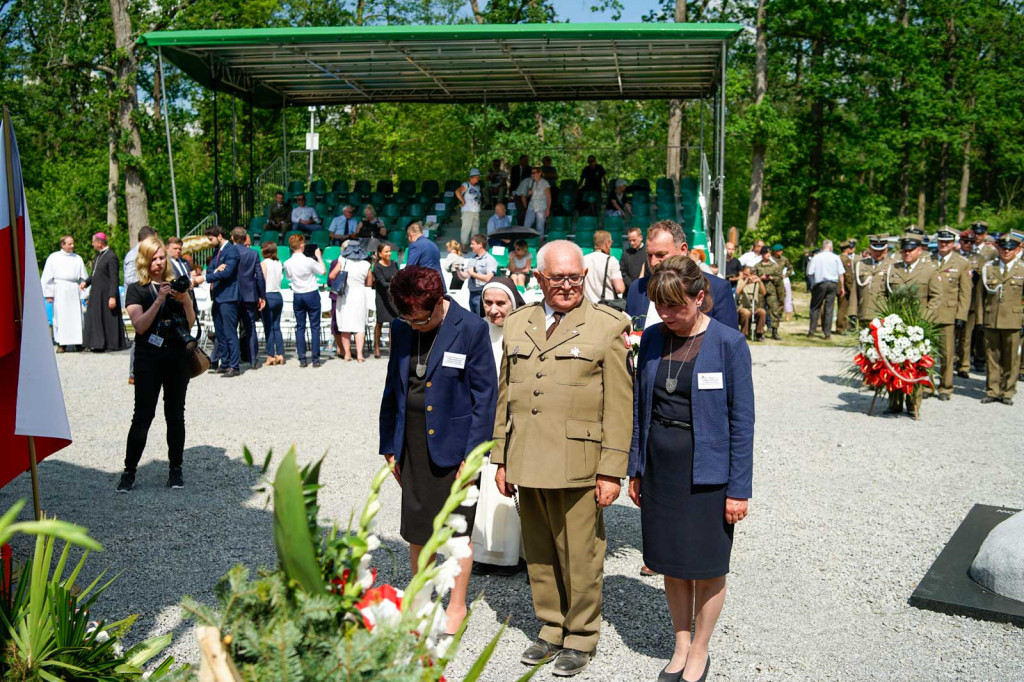 Odsłonięcie pomnika upamiętniającego żołnierzy 
