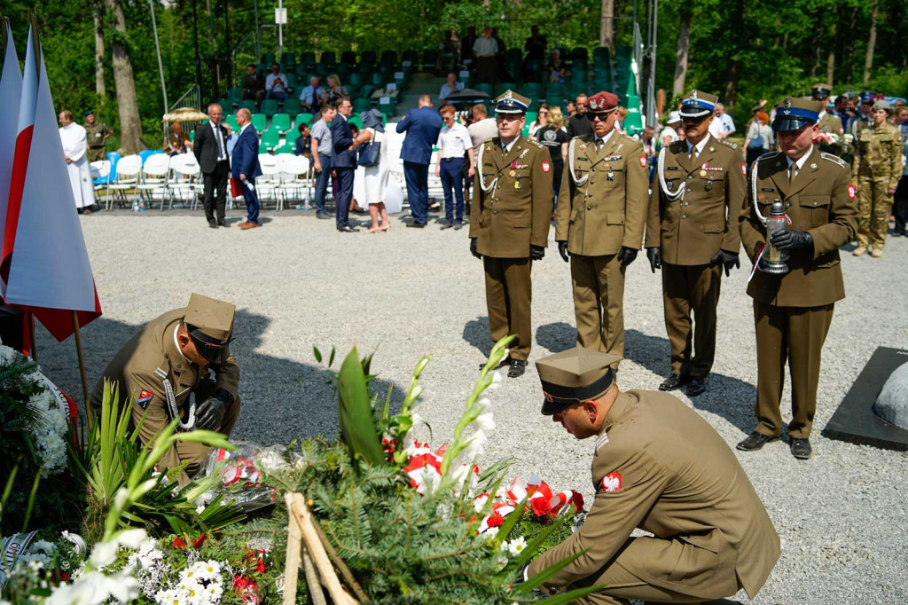 Odsłonięcie pomnika upamiętniającego żołnierzy 