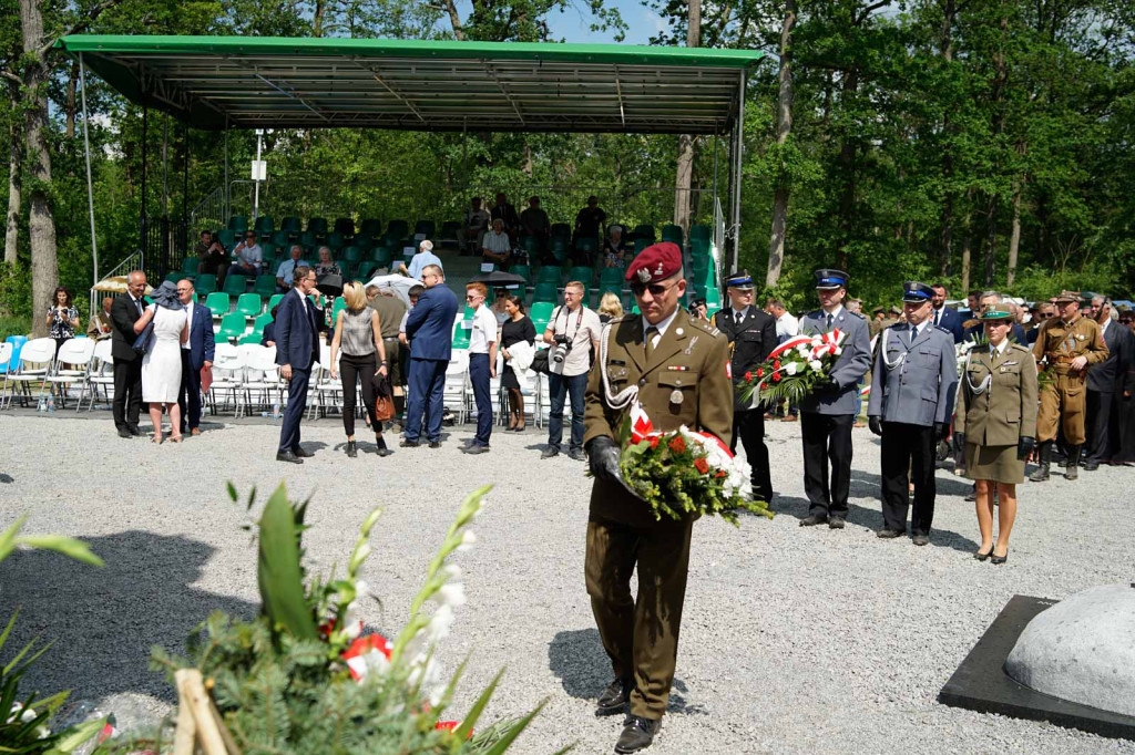 Odsłonięcie pomnika upamiętniającego żołnierzy 