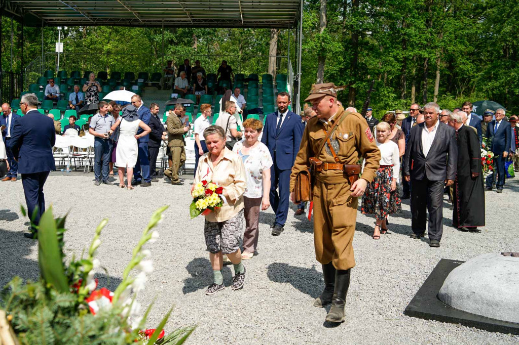 Odsłonięcie pomnika upamiętniającego żołnierzy 
