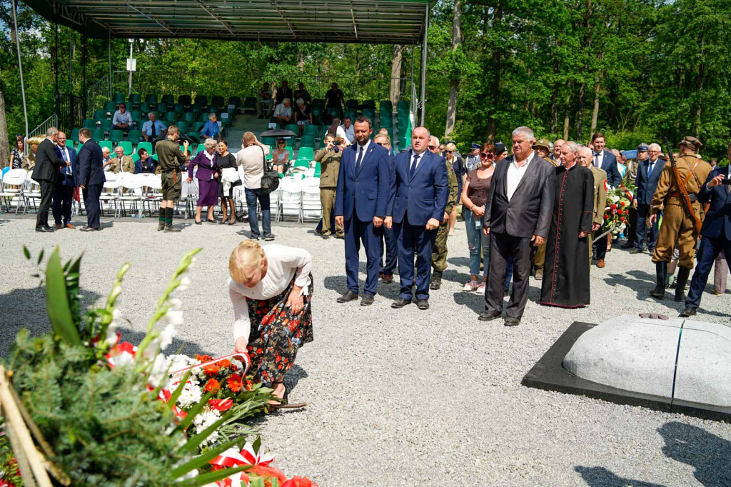 Odsłonięcie pomnika upamiętniającego żołnierzy 