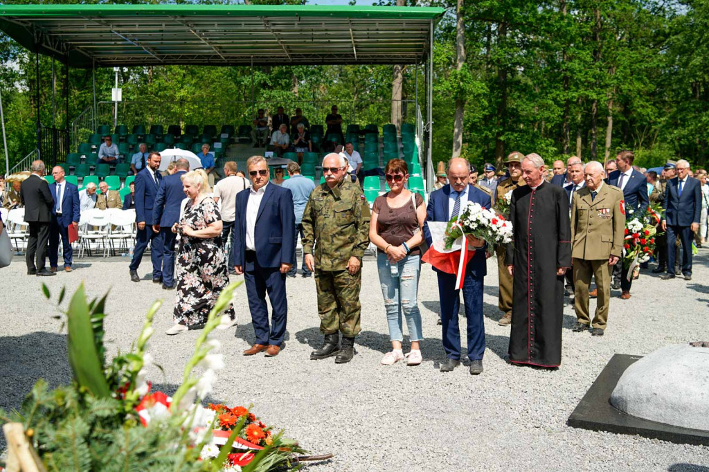 Odsłonięcie pomnika upamiętniającego żołnierzy 