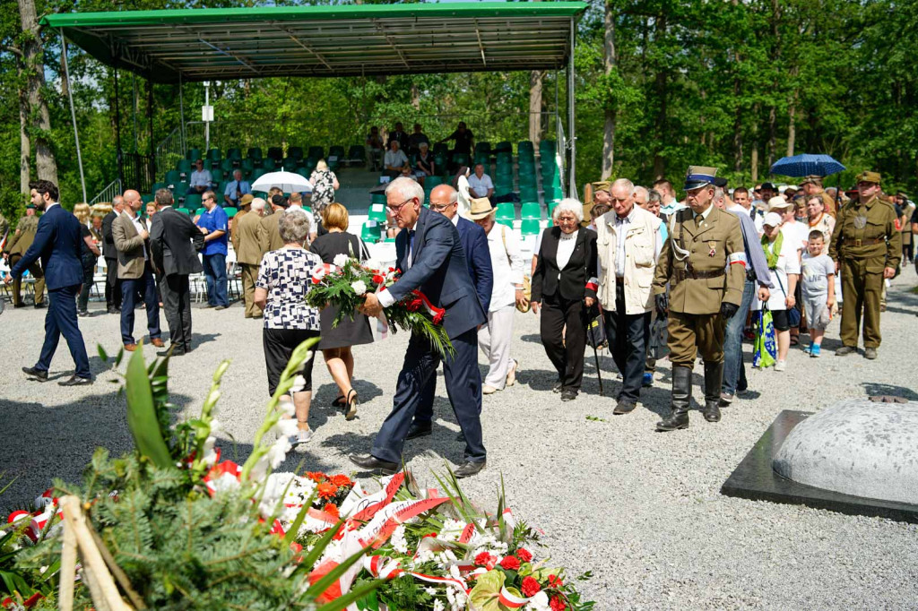 Odsłonięcie pomnika upamiętniającego żołnierzy 