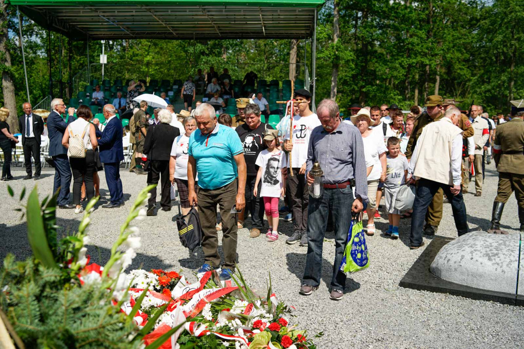 Odsłonięcie pomnika upamiętniającego żołnierzy 