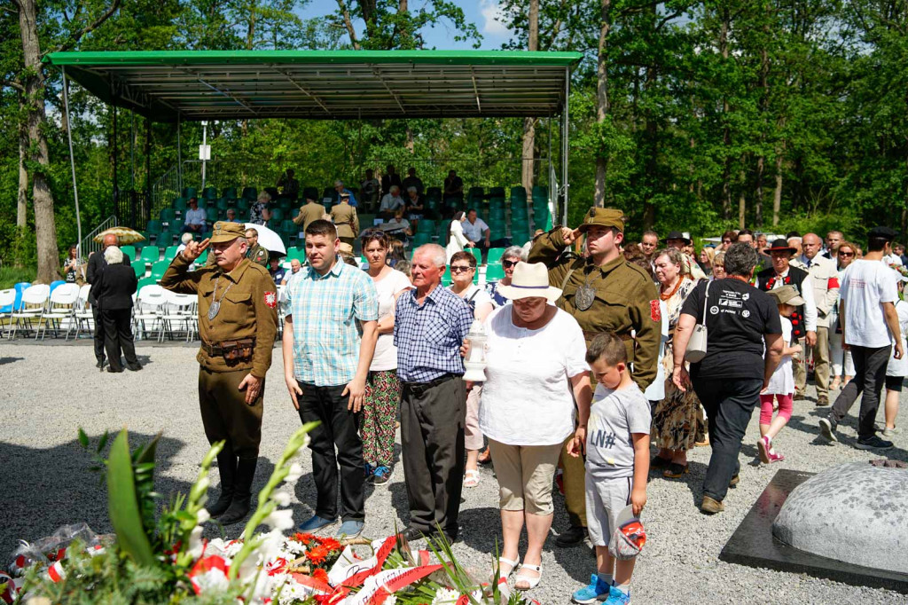 Odsłonięcie pomnika upamiętniającego żołnierzy 