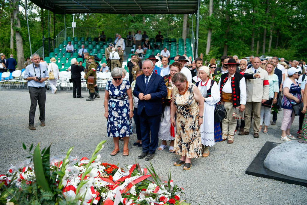 Odsłonięcie pomnika upamiętniającego żołnierzy 