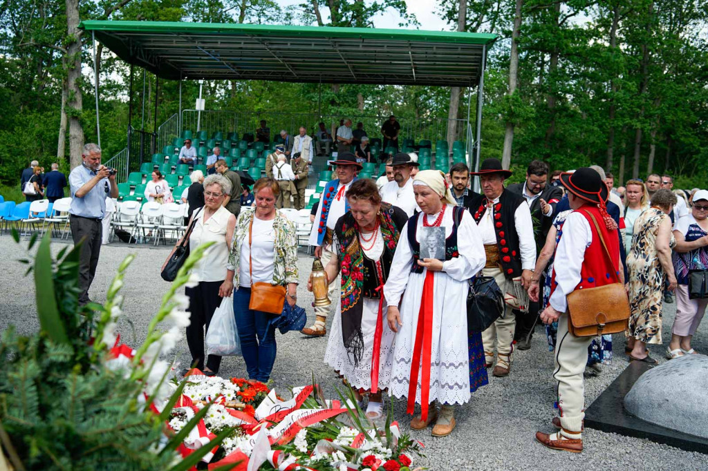 Odsłonięcie pomnika upamiętniającego żołnierzy 