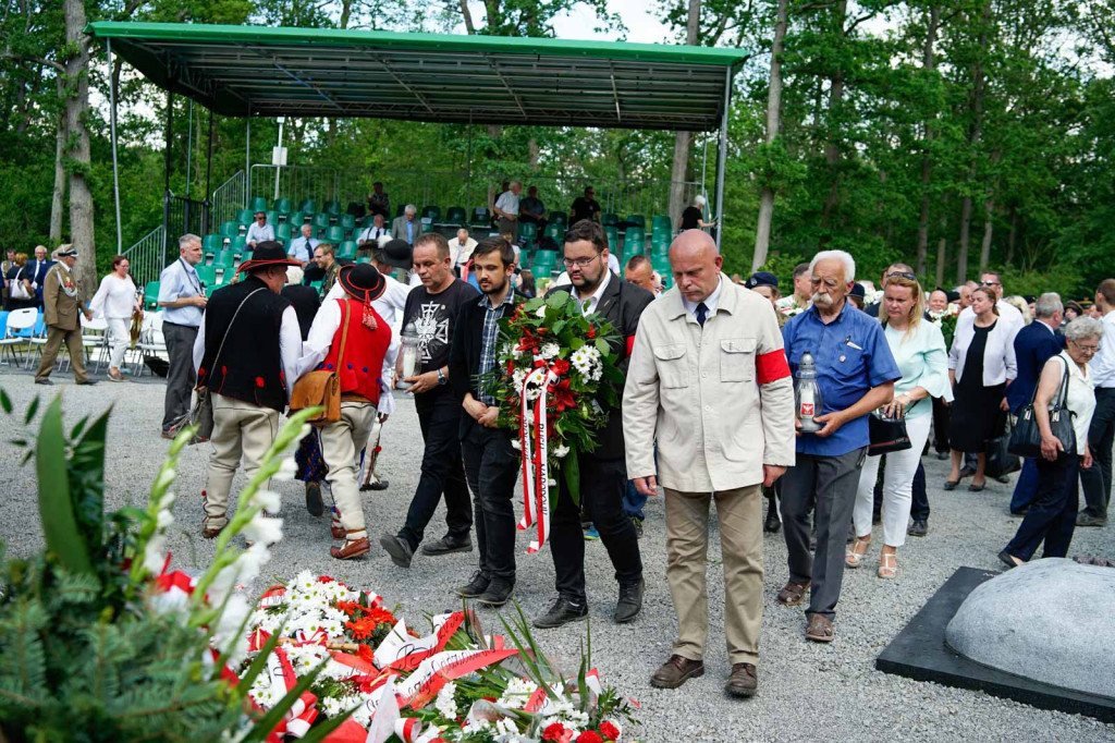 Odsłonięcie pomnika upamiętniającego żołnierzy 
