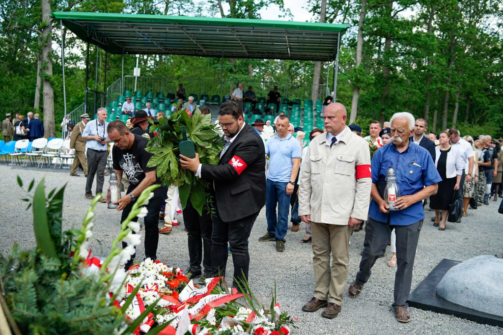 Odsłonięcie pomnika upamiętniającego żołnierzy 