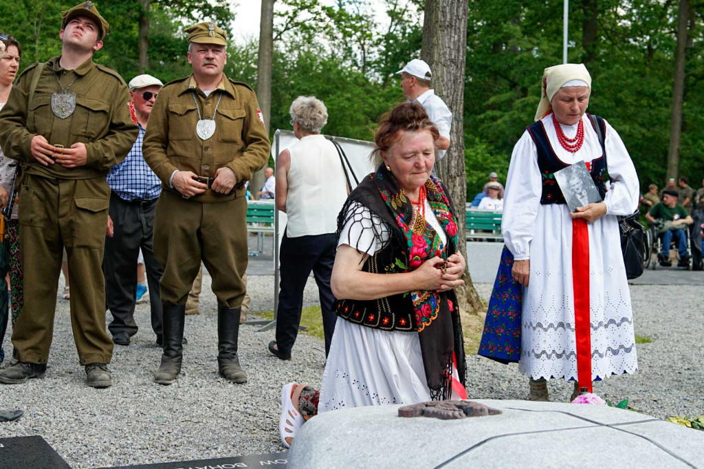Odsłonięcie pomnika upamiętniającego żołnierzy 