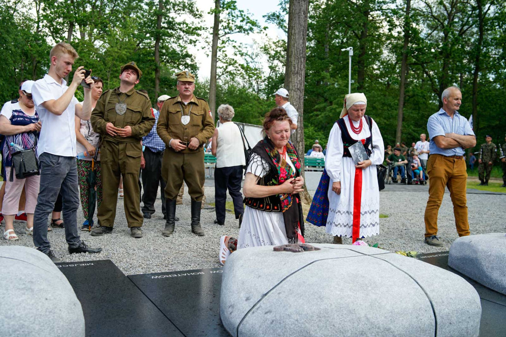 Odsłonięcie pomnika upamiętniającego żołnierzy 