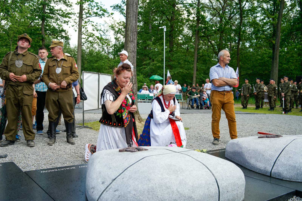 Odsłonięcie pomnika upamiętniającego żołnierzy 