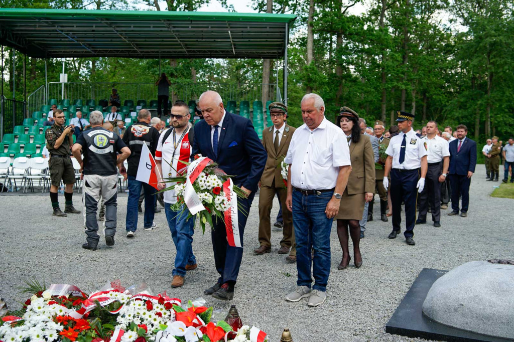 Odsłonięcie pomnika upamiętniającego żołnierzy 