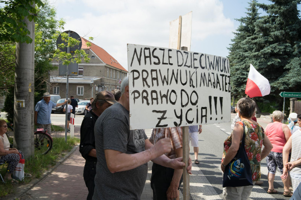 Mieszkańcy Lubszy blokowali drogę krajową 39. Protestują przeciwko pomięciu ich miejscowości w planach budowy obwodnicy Brzegu