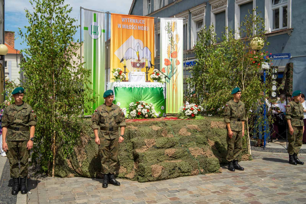 Boże Ciało w Brzegu. Międzyparafialna procesja przeszła ulicami miasta [fotorelacja]