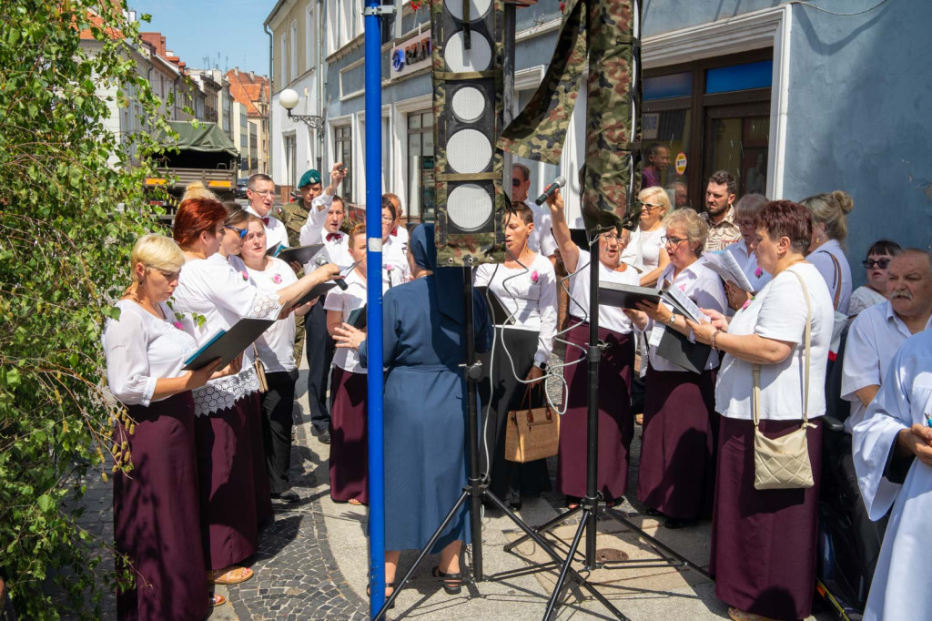 Boże Ciało w Brzegu. Międzyparafialna procesja przeszła ulicami miasta [fotorelacja]