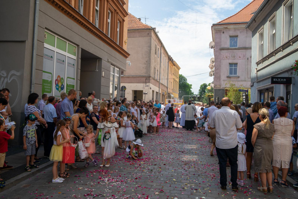 Boże Ciało w Brzegu. Międzyparafialna procesja przeszła ulicami miasta [fotorelacja]