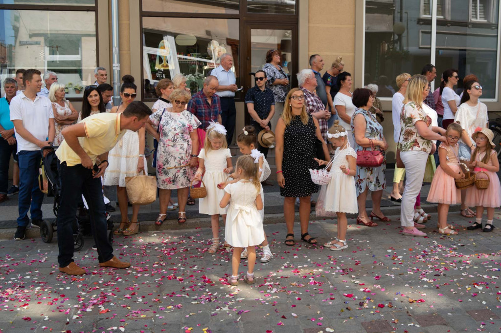 Boże Ciało w Brzegu. Międzyparafialna procesja przeszła ulicami miasta [fotorelacja]