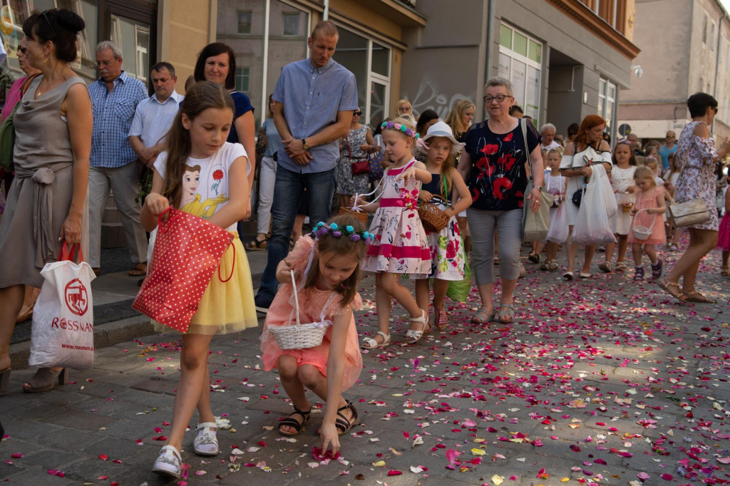 Boże Ciało w Brzegu. Międzyparafialna procesja przeszła ulicami miasta [fotorelacja]