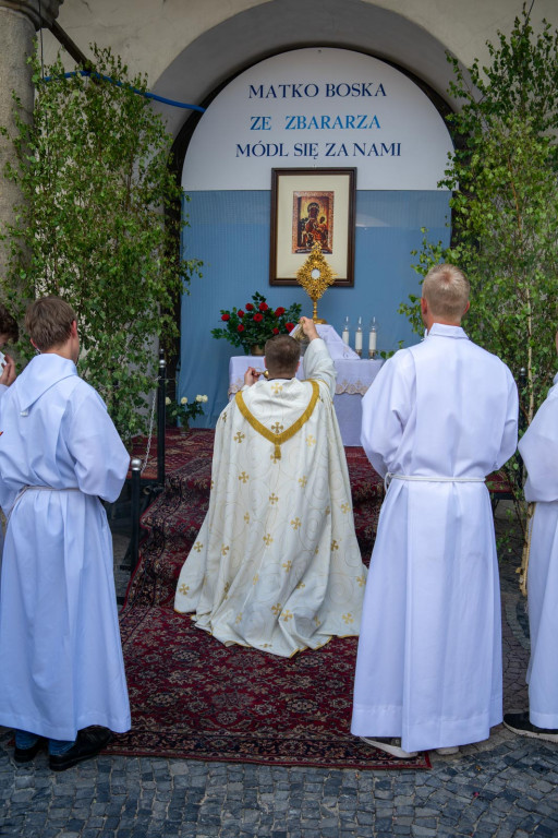 Boże Ciało w Brzegu. Międzyparafialna procesja przeszła ulicami miasta [fotorelacja]
