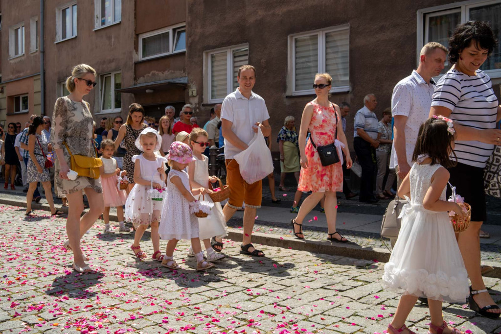 Boże Ciało w Brzegu. Międzyparafialna procesja przeszła ulicami miasta [fotorelacja]