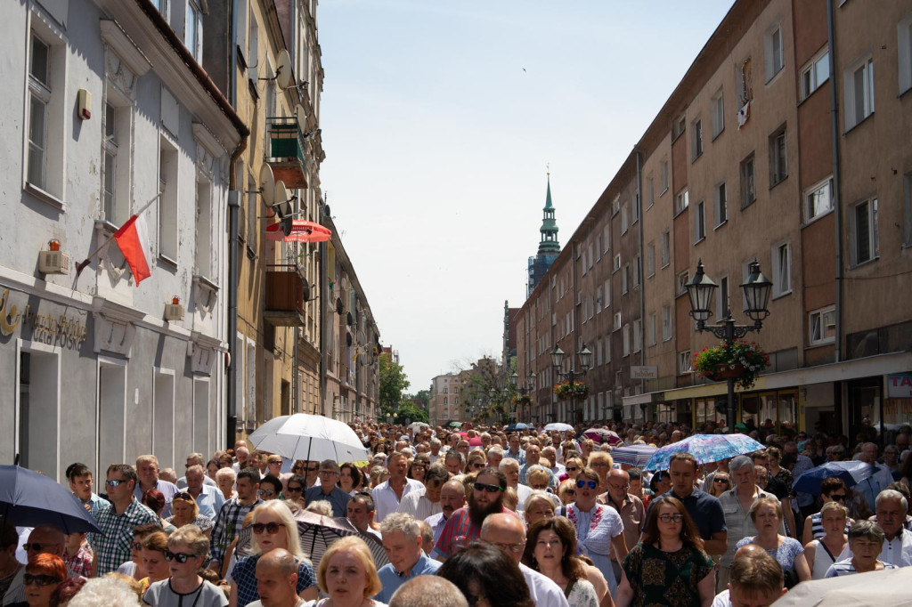 Boże Ciało w Brzegu. Międzyparafialna procesja przeszła ulicami miasta [fotorelacja]