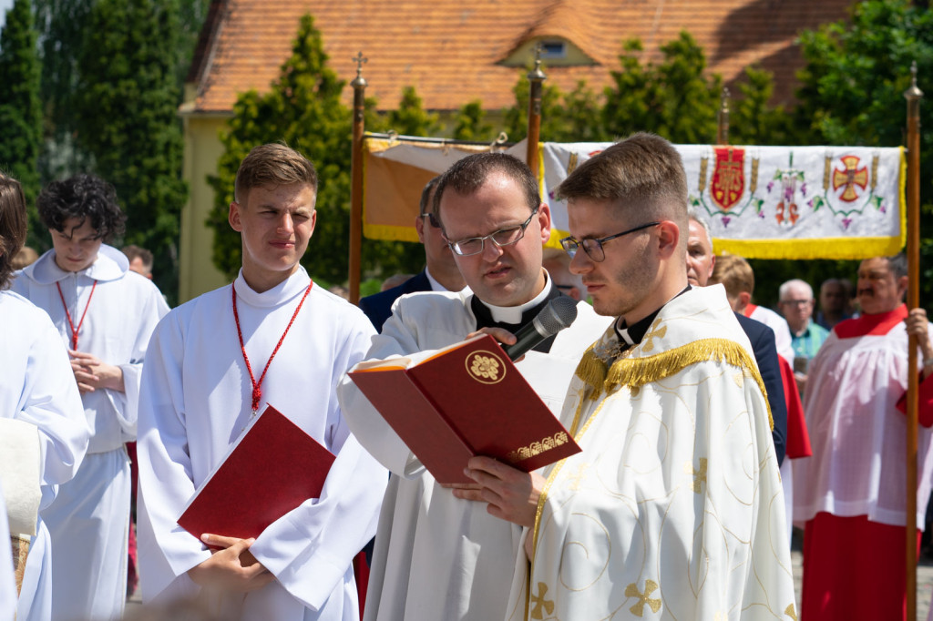 Boże Ciało w Brzegu. Międzyparafialna procesja przeszła ulicami miasta [fotorelacja]