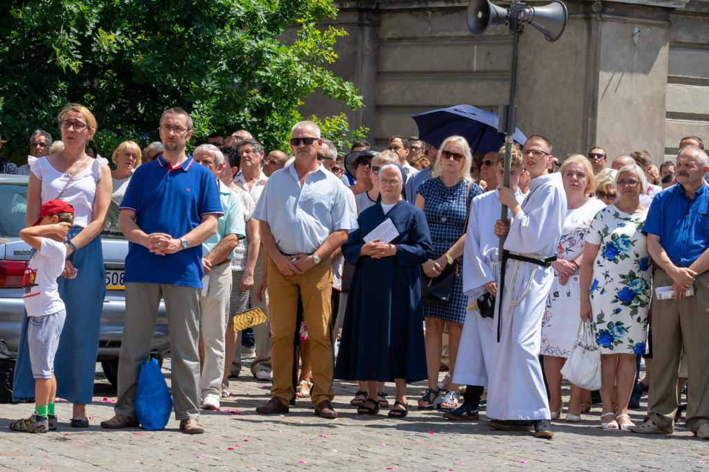 Boże Ciało w Brzegu. Międzyparafialna procesja przeszła ulicami miasta [fotorelacja]