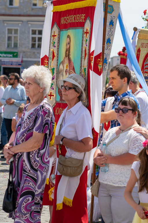 Boże Ciało w Brzegu. Międzyparafialna procesja przeszła ulicami miasta [fotorelacja]