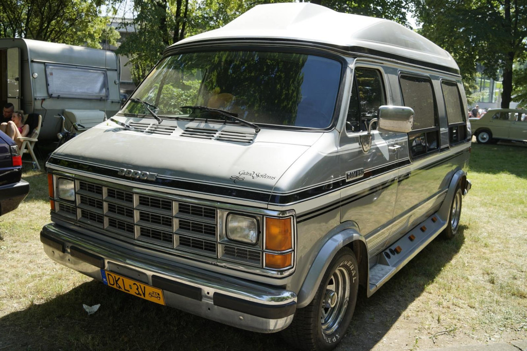 Międzynarodowy Zlot Pojazdów Zabytkowych w Oławie 2019 [fotorelacja]