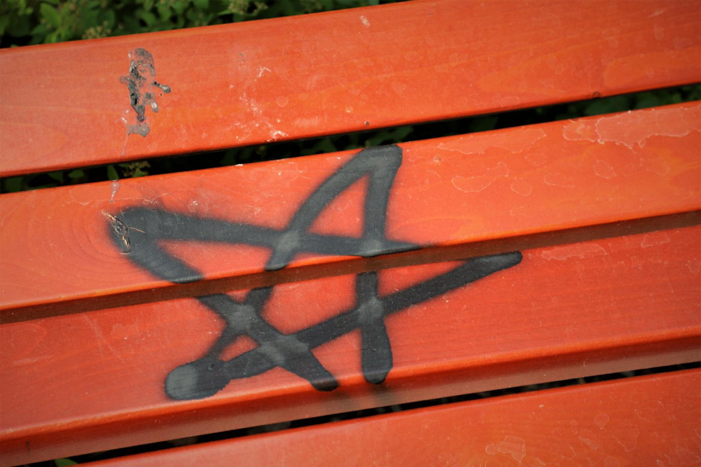 Gmina Brzeg wyznaczyła nagrodę za pomoc w ujęciu wandali