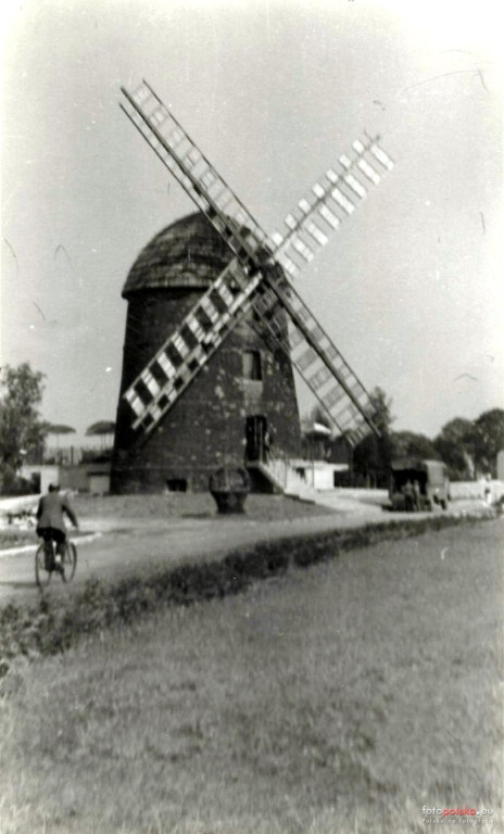 Wiatrak w Grodkowie jest remontowany. Zabytek doczeka się nowego dachu